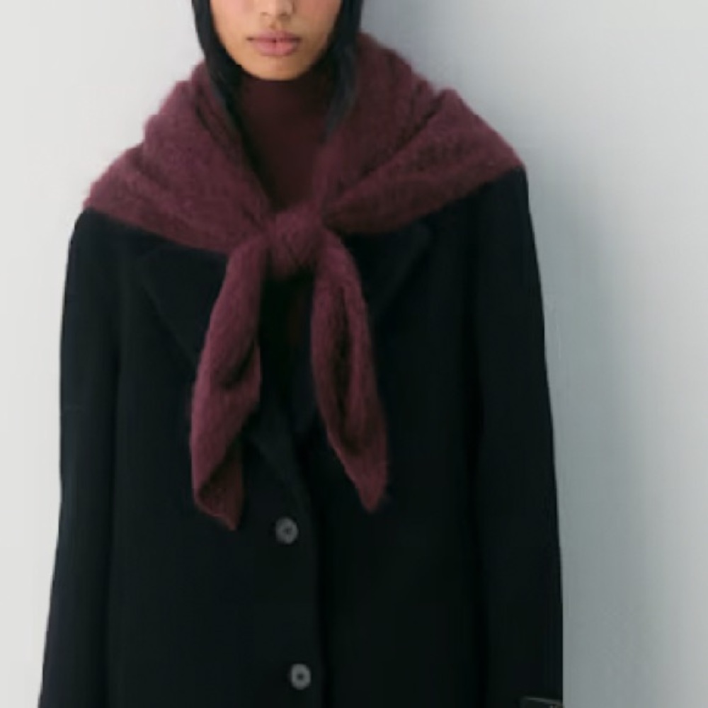 Aritzia Brushed Cashmere Key Large Triangle Scarf. NWOT.